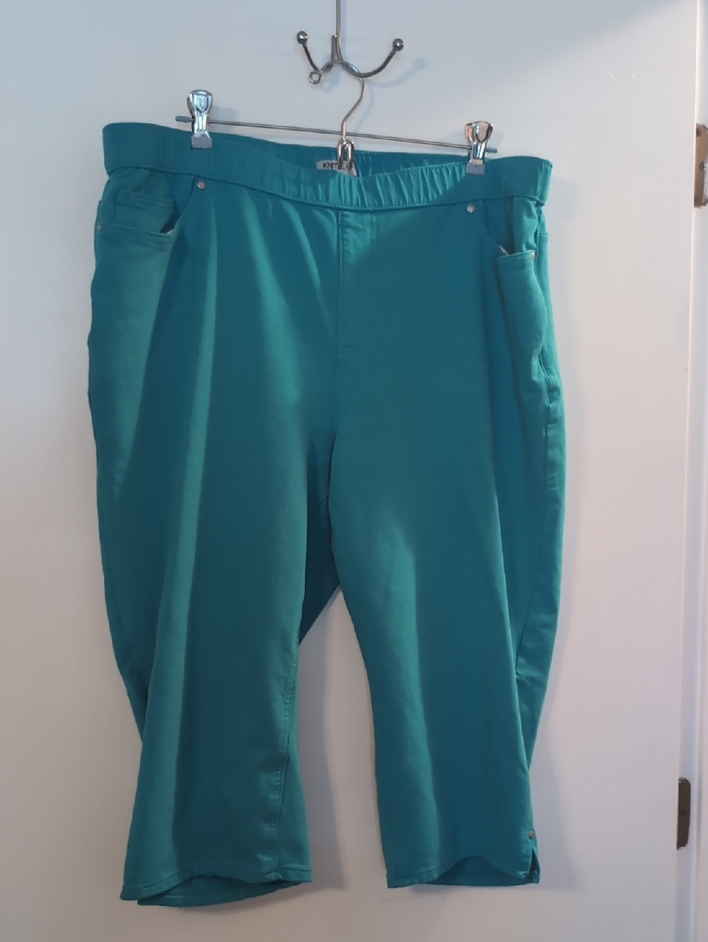 Catherines Teal Pull-On Capri Pants
